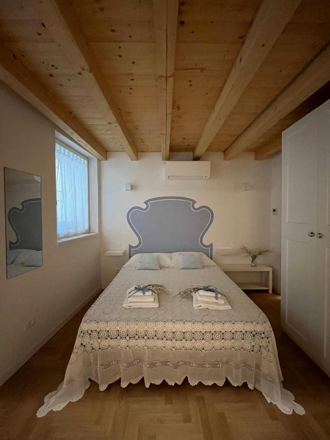 La Piccola Casa Al Lago - Intera Casa Con 3 Camere E 2 Box Salo Bagian luar foto