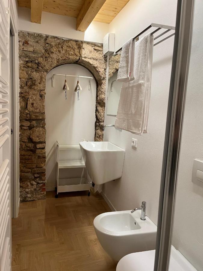 La Piccola Casa Al Lago - Intera Casa Con 3 Camere E 2 Box Salo Bagian luar foto
