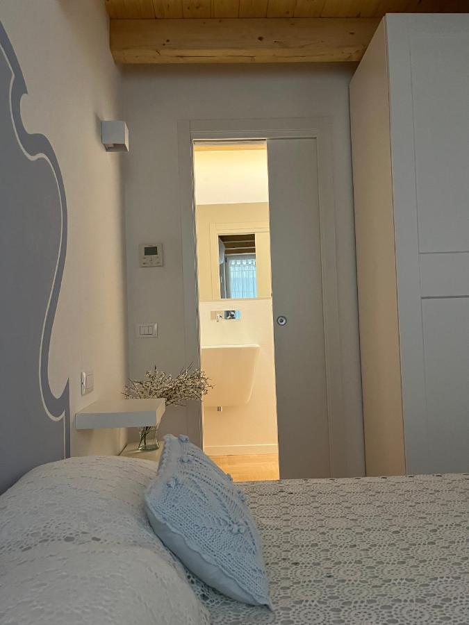 La Piccola Casa Al Lago - Intera Casa Con 3 Camere E 2 Box Salo Bagian luar foto