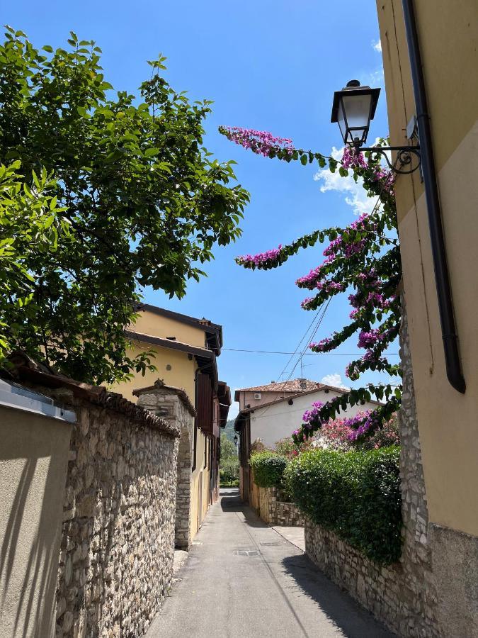 La Piccola Casa Al Lago - Intera Casa Con 3 Camere E 2 Box Salo Bagian luar foto