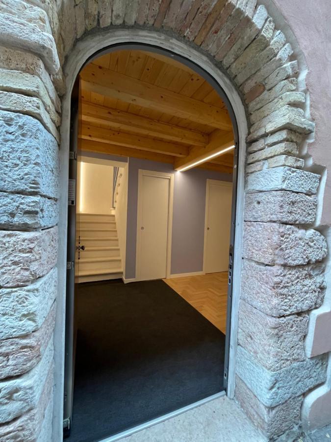 La Piccola Casa Al Lago - Intera Casa Con 3 Camere E 2 Box Salo Bagian luar foto
