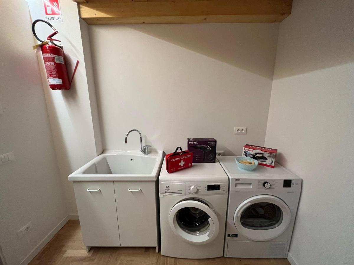 La Piccola Casa Al Lago - Intera Casa Con 3 Camere E 2 Box Salo Bagian luar foto