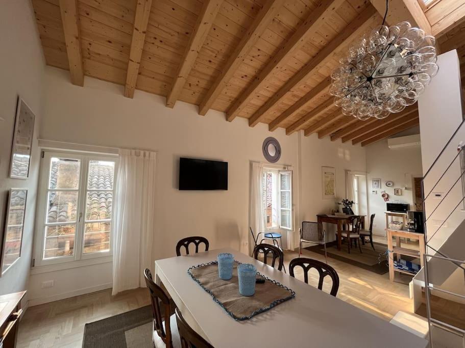 La Piccola Casa Al Lago - Intera Casa Con 3 Camere E 2 Box Salo Bagian luar foto