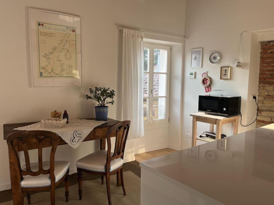 La Piccola Casa Al Lago - Intera Casa Con 3 Camere E 2 Box Salo Bagian luar foto