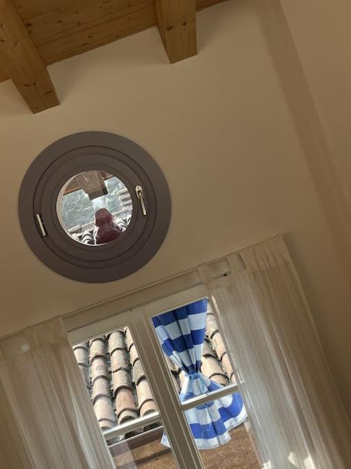 La Piccola Casa Al Lago - Intera Casa Con 3 Camere E 2 Box Salo Bagian luar foto