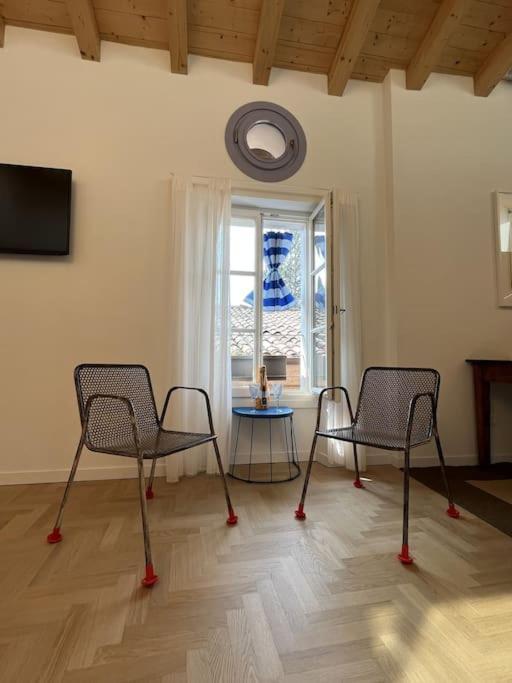 La Piccola Casa Al Lago - Intera Casa Con 3 Camere E 2 Box Salo Bagian luar foto