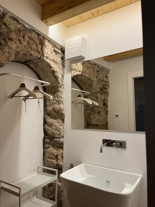 La Piccola Casa Al Lago - Intera Casa Con 3 Camere E 2 Box Salo Bagian luar foto