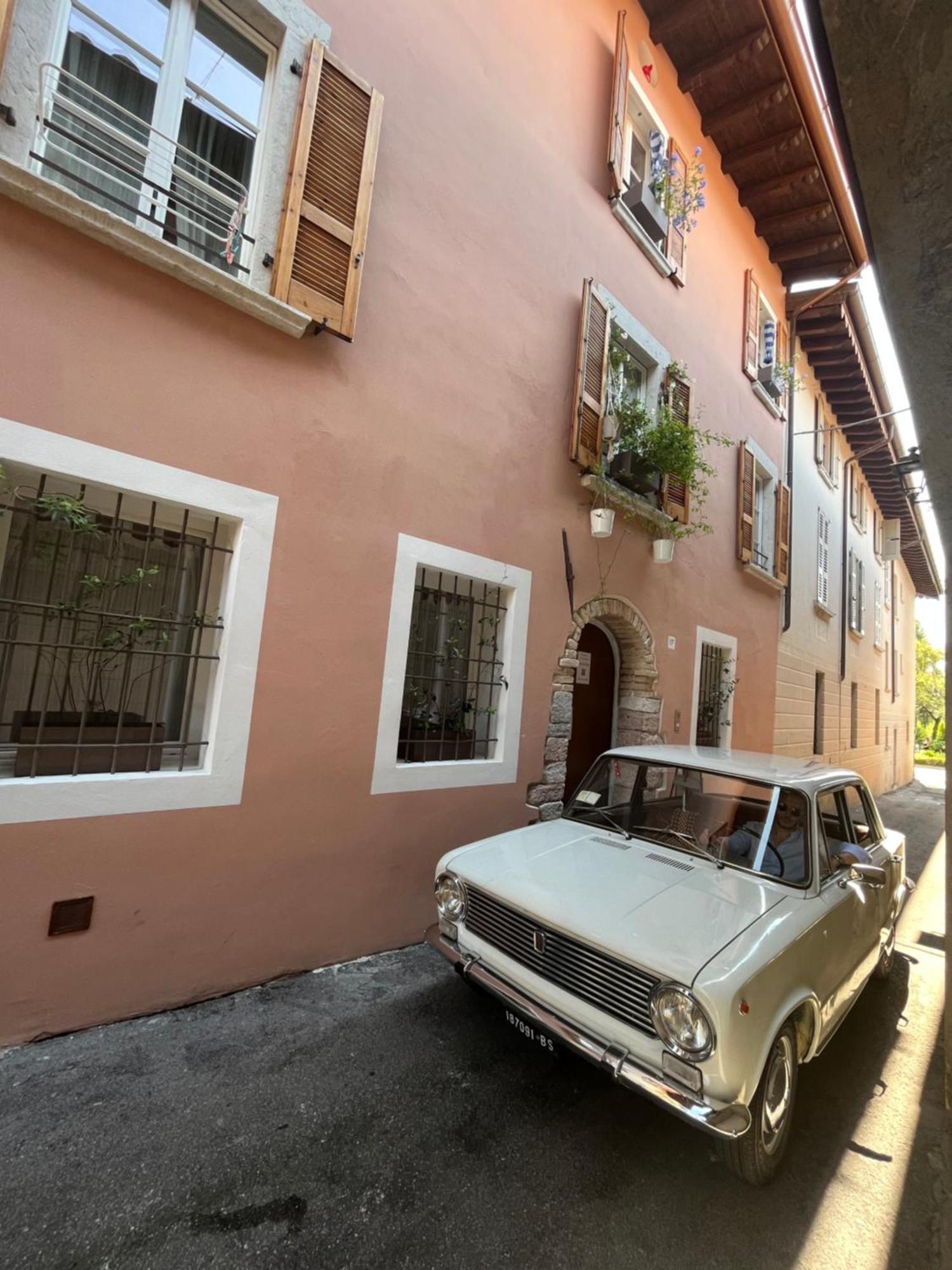 La Piccola Casa Al Lago - Intera Casa Con 3 Camere E 2 Box Salo Bagian luar foto